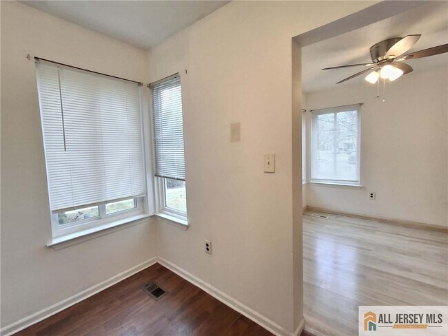 Building Photo - 9 Chatham Square