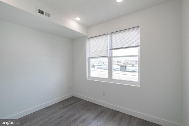 Building Photo - 1709 Snyder Ave