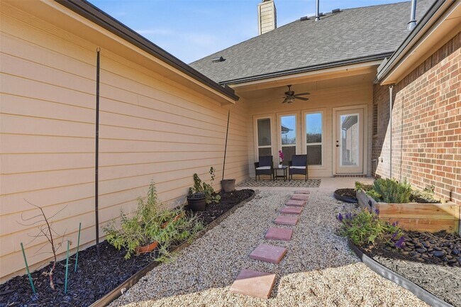 Building Photo - 1295 White Water Ln