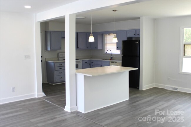 Building Photo - 5525 Amity Pl