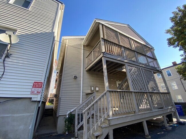 Building Photo - 835 Broadway