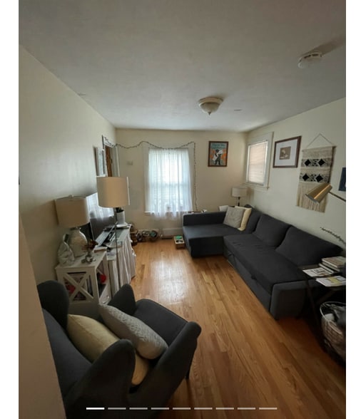 Building Photo - 15 Bay St