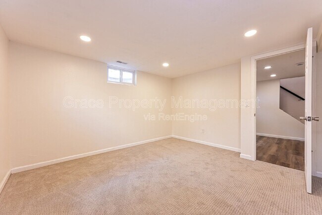 Building Photo - 270 Beryl Way