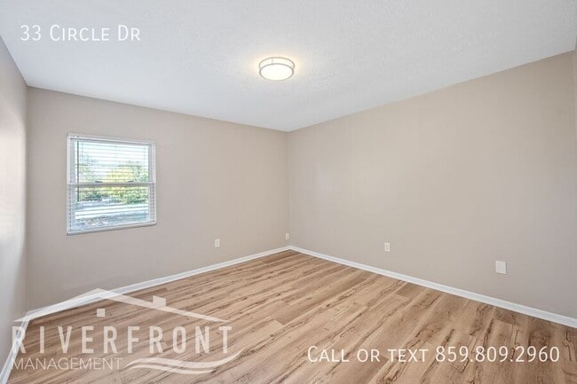 Building Photo - 33 Circle Dr