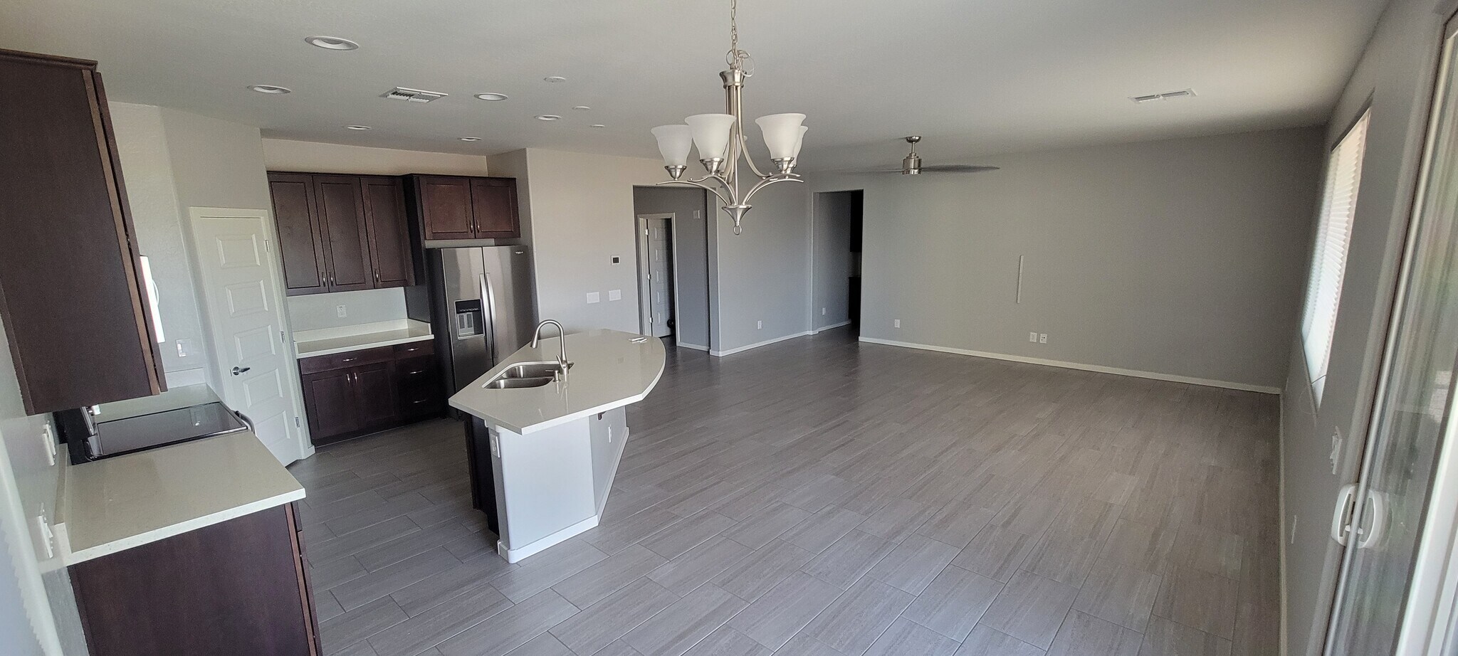 Building Photo - 3012 E Quenton St