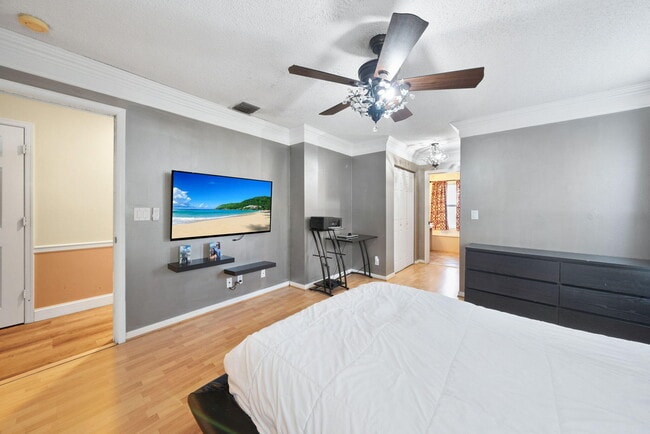 Building Photo - 10569 Pelican Dr