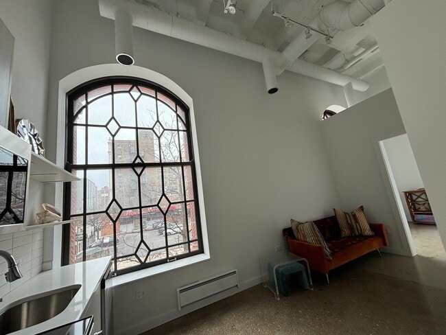 Building Photo - 1009 W Lawrence Ave