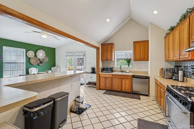 Building Photo - 2709 W Craig Pl