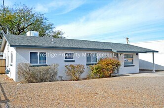 Building Photo - This 4/2 East Side Charmer Wont Last Long!