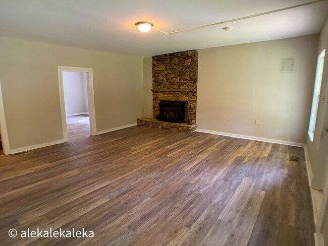 Building Photo - Julian 4 Bedroom, 2 Bathrooms Incredible F...