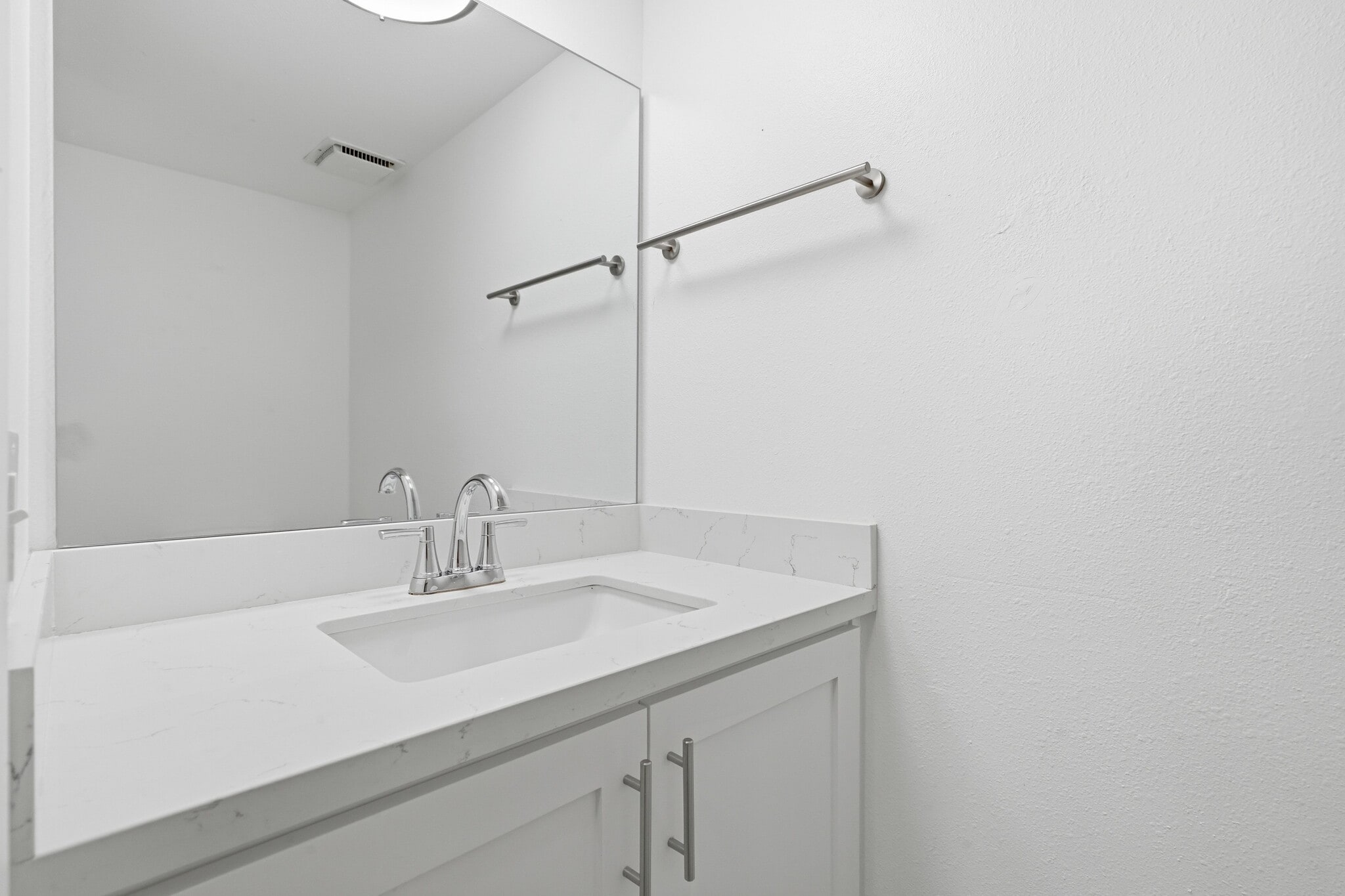 Building Photo - 9000 Vanalden Ave