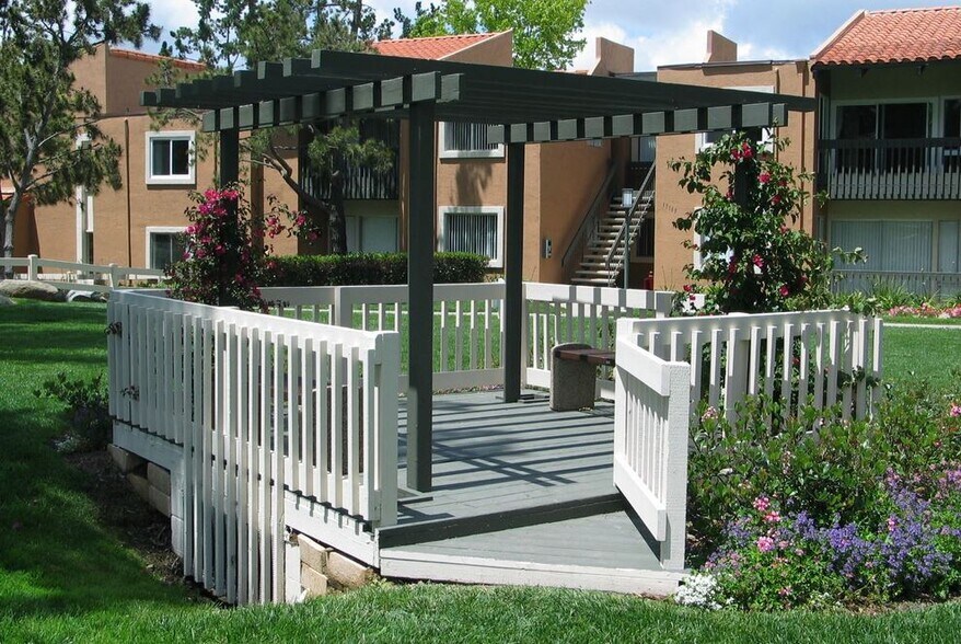 Building Photo - 17181 W Bernardo Dr