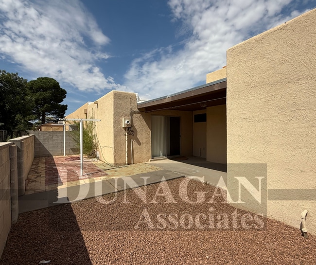 Building Photo - 9/4 2:30  PM SCHEDULED SHOWING!!