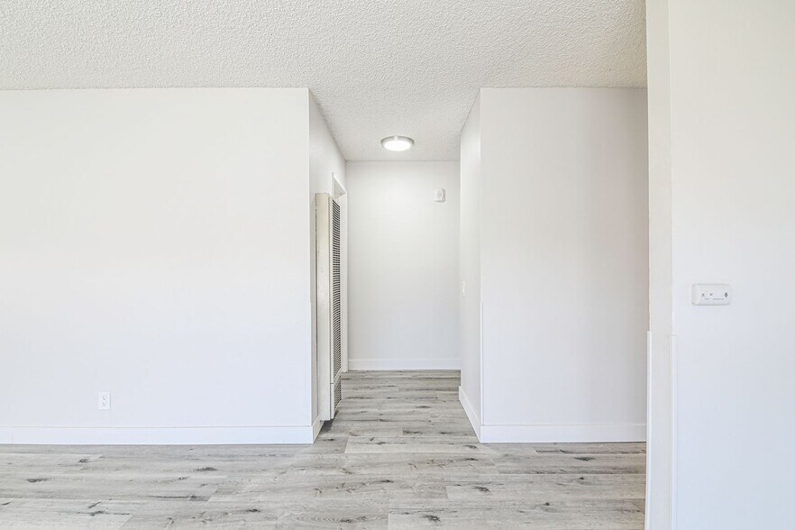 Building Photo - 1128 Stanley Ave