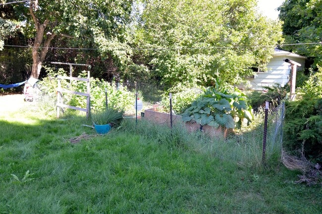 Building Photo - 1223 N 8th Ave