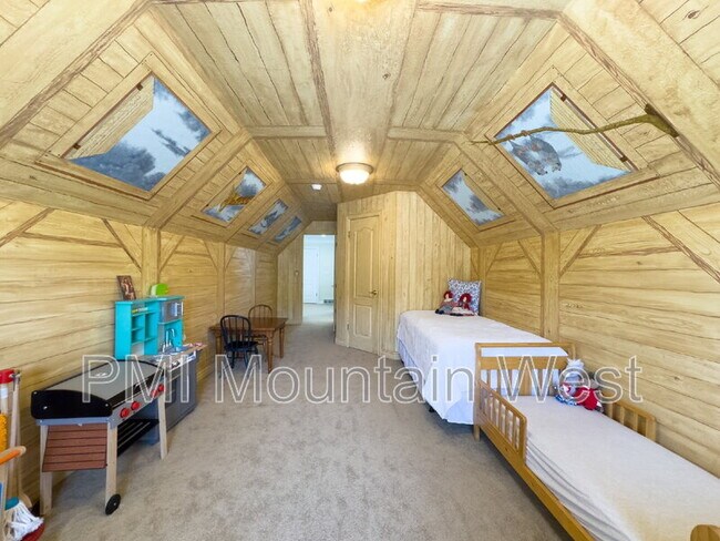 Building Photo - 49 E Fairway Dr
