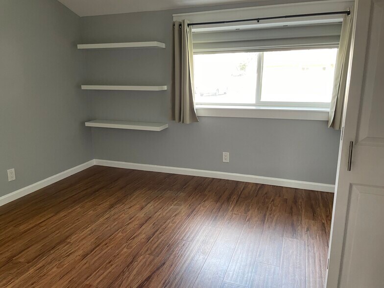 Building Photo - 624 Bella Dr