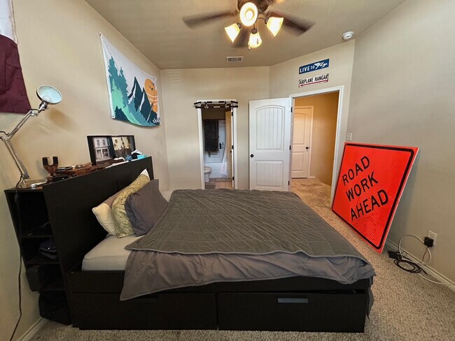 Building Photo - 405 Baby Bear Dr