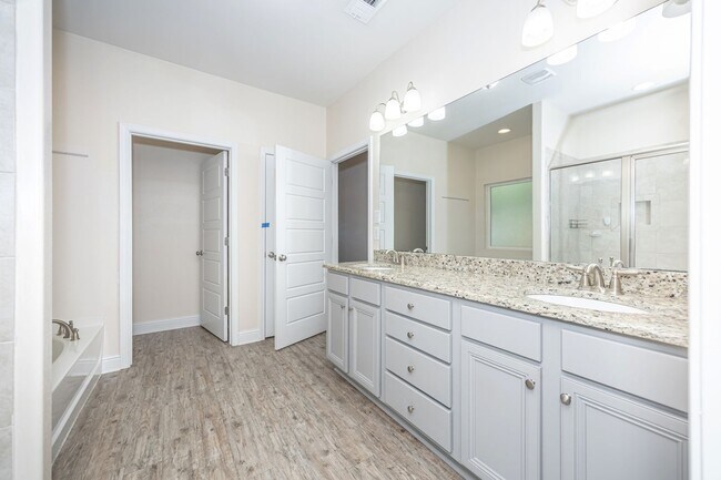 Building Photo - 1013 Silverbell Cv