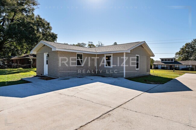 Building Photo - Beautifully Updated 4-Bedroom Home in West Mobile!
