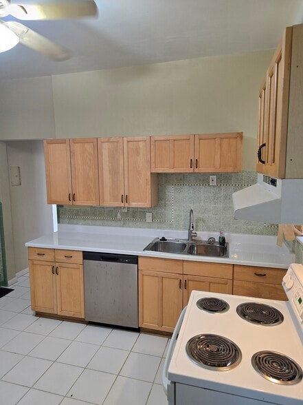 Building Photo - 2512 Homestead Pl