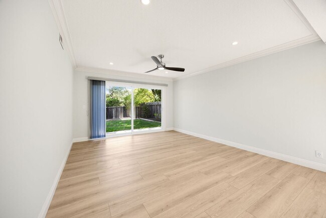 Building Photo - Beautifully upgraded 4-bedroom, 3.5-bathro...