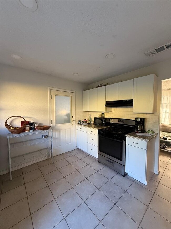 Building Photo - 8311 Hathaway Dr