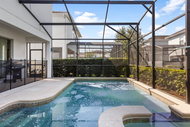 Building Photo - 4718 Kings Castle Cir