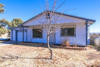 Building Photo - 3 Bedroom 2 bath in Diamond Valley