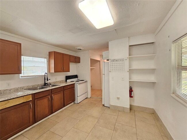 Building Photo - 2330 W Patterson St