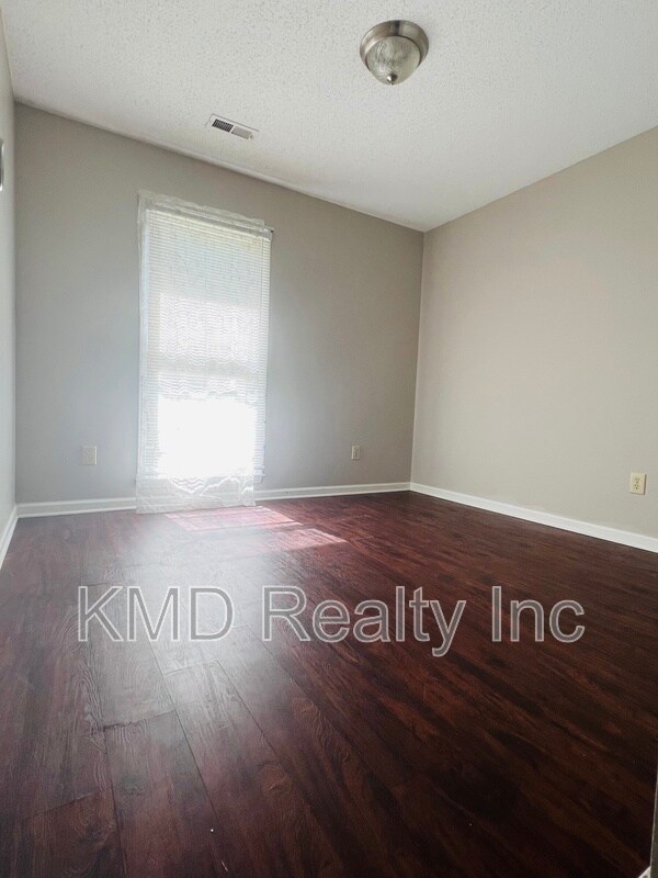 Building Photo - 9712 Stillwater Ln