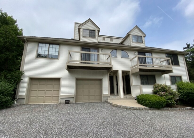 Building Photo - 2605 Hemlock Pl