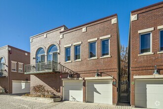 Building Photo - Gorgeous Cherry Creek Condo - 2 bed 2 bath...