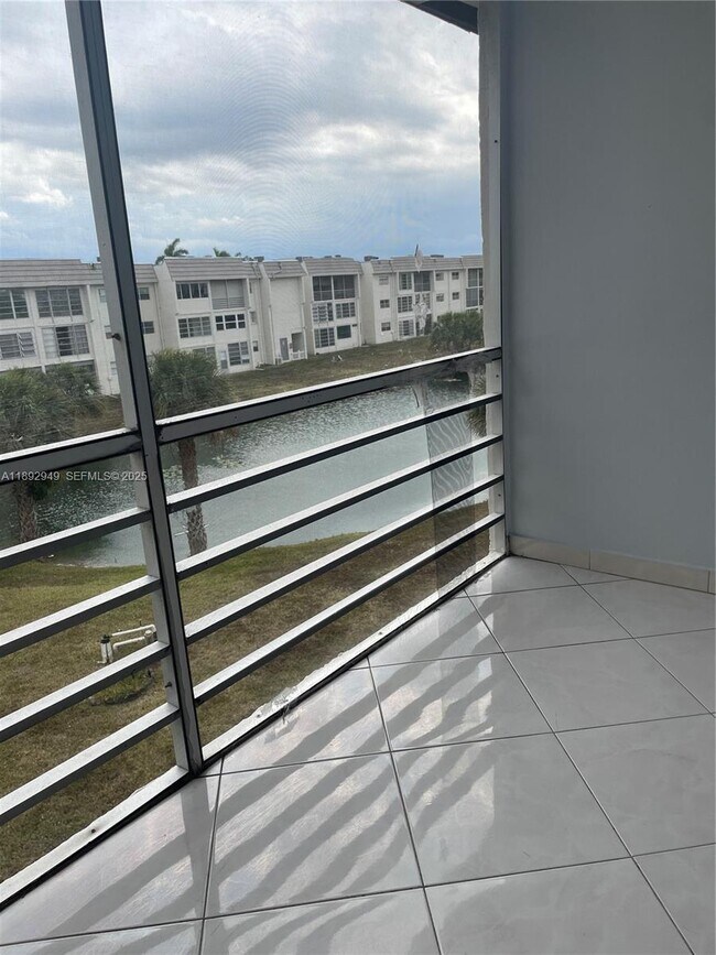 Building Photo - 8280 Sunrise Lakes Blvd