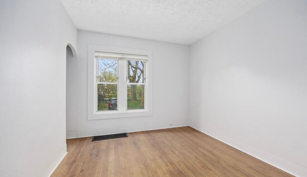 Building Photo - 911 Zeeland Ct NE