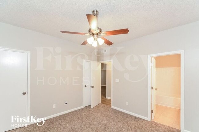 Building Photo - 125 N Honey Springs Ave