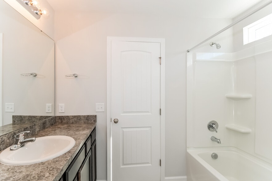 Building Photo - 1091 Autumns Wood Cir E