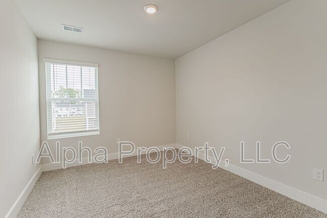 Building Photo - 422 Ellis Mill St