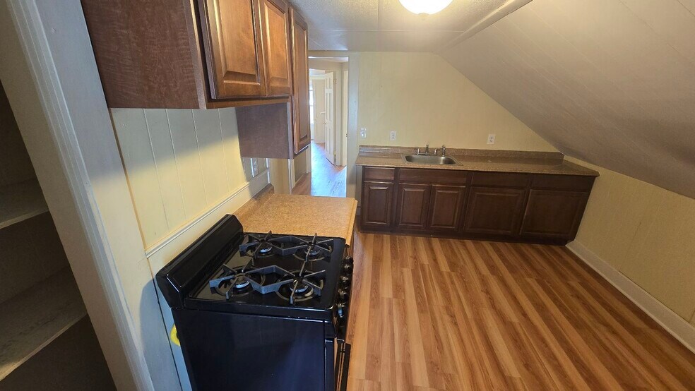 Building Photo - 27 Union St