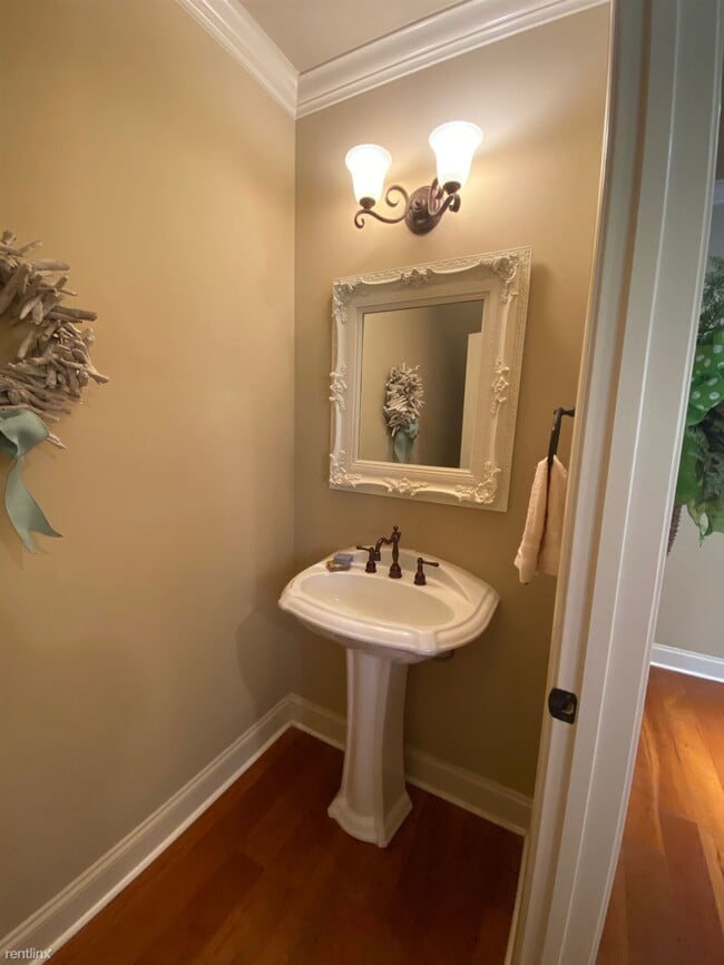 Building Photo - 3 br, 2.5 bath Townhome - 4618 Cotswold Lane