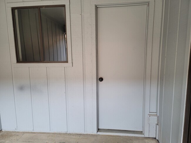 Building Photo - 930 N Indiana St