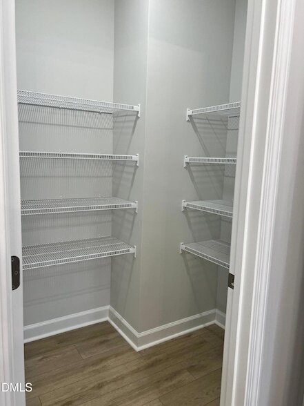 Building Photo - 404 White Oak Gdn Wy