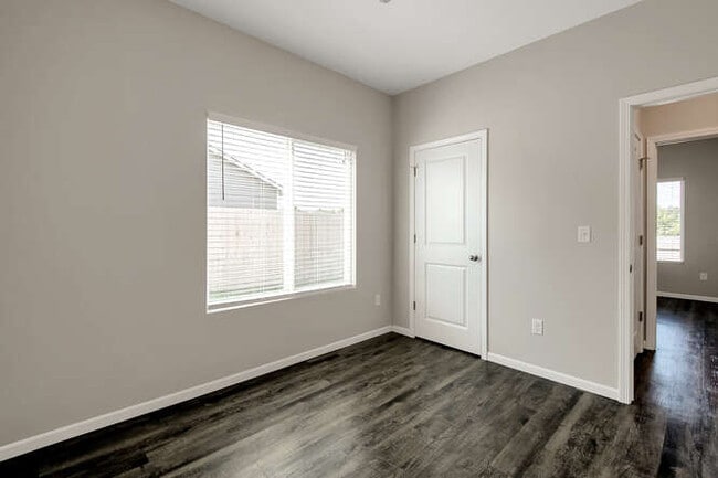 Building Photo - 1317 Azena St