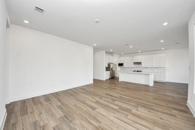 Building Photo - 31046 Vintage Crk Ln