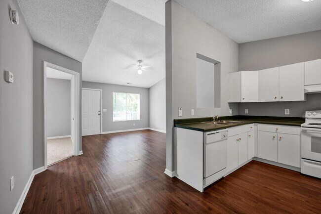 Building Photo - Chinaberry Commons Apartments