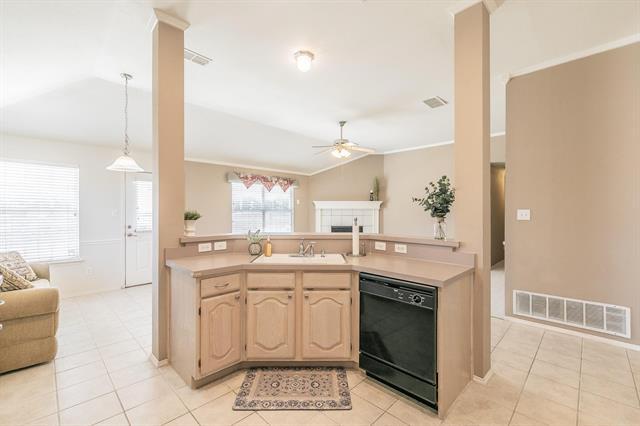 Building Photo - 8301 Clearbrook Dr