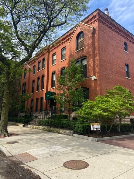Primary Photo - 1760 N Wells St