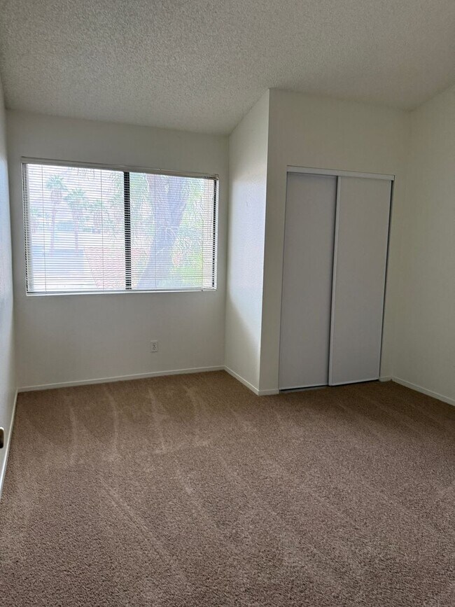 Building Photo - Freshly Painted * New Carpet * Ready For Movein