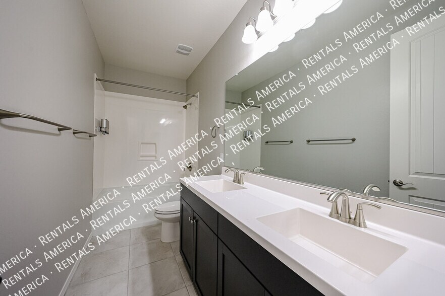 Building Photo - 16215 W Camino de Oro