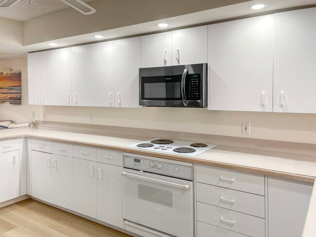 Building Photo - 6650 Sunset Way